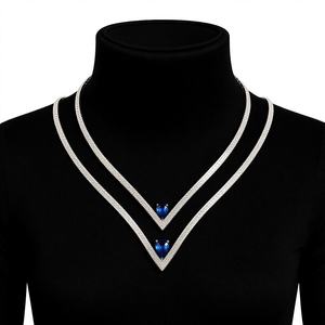 Collier unisexe de luxe AMBER JEWELS en or massif 18 carats avec diamant taille brillant et pierre centrale bleue fantaisie, certifié IGI, tendance pour mariage - Product Image 1