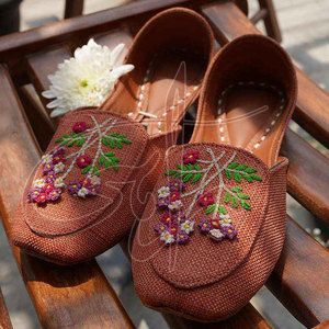 Mocassins pour femmes de haute qualité, fabriqués au Pakistan, imprimés en couleur personnalisés, faits à la main, service OEM, dessus en jute antidérapant - Product Image 2