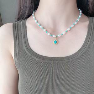 Collier ras du cou en perles d'eau douce naturelles bleu turquoise, couleur contrastée, pendentif bleu, collection de colliers en perles - Product Image 2