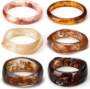 Bracelet en résine avec design multicolore semi-transparent, bracelet en résine pour anniversaire - Product Image 5