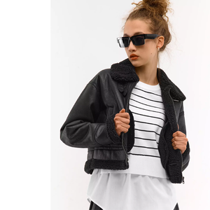Veste moto en similicuir pour femme avec col et poignets en fourrure, manteau court d'hiver épais et coupe-vent - Product Image 1
