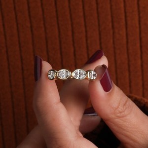Anillo apilable de diamantes cultivados en laboratorio con corte ovalado para mujer, oro macizo de 14 quilates, regalo de compromiso moderno y sorpresa para novias - Product Image 2