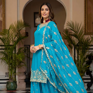 Tenue de mariage traditionnelle en soie Chinon, ensemble Kurti avec palazzo et dupatta de créateur - Product Image 1