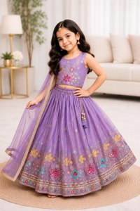 Ensemble de Lehenga en soie Sindur traditionnel exclusif pour filles, avec broderie de sequins lourds, design Latkan, collection de dupatta en filet - Product Image 6