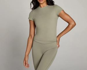 Camiseta de manga corta con cuello redondo para mujer – Camiseta básica informal, ajustada y económica para damas - Product Image 2