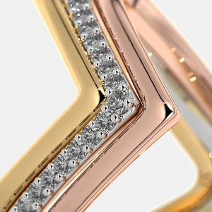 Bague en diamant Chevron à trois tons - Product Image 3