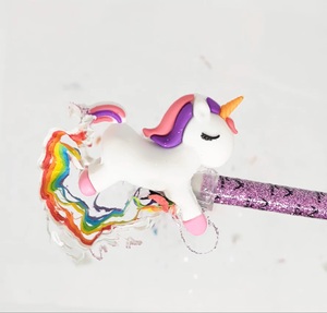 Ensemble de crayons arc-en-ciel 3 en 1 mignon, taille-crayon licorne, gomme alpaga, crayons à mine arc-en-ciel, corps scintillant, papeterie, coffret cadeau pour enfants, OEM - Product Image 2