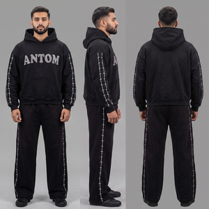 Ensemble de survêtement streetwear personnalisé avec impression filigrane, comprenant un sweat à capuche épais et un pantalon de survêtement unisexe oversize à jambes larges pour homme - Product Image 1
