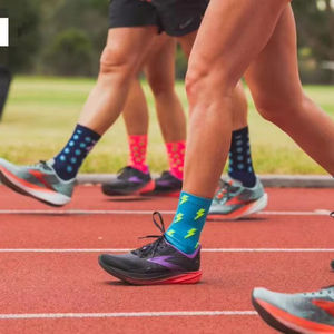Chaussettes de sport mi-mollet absorbantes pour hommes et femmes avec logo personnalisable pour l'automne-hiver (logo positionné sur le dessous) - Product Image 6