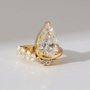 Bague de fiançailles en moissanite taille poire 2 carats avec pierres latérales rondes, en or massif 14 carats, bague de mariage unique pour femme - Product Image 5