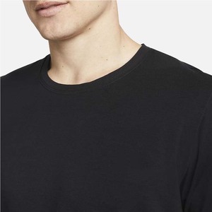 T-shirt homme noir à manches courtes, col rond, coupe classique, en jersey de coton respirant, couleur unie, design simple, en vente - Product Image 3