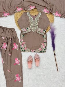 Conjunto de Salwar y Pantalón Bordado para Niñas con Dupatta, Kurta Étnica Marrón, Traje Punjabi para Bodas y Fiestas - Product Image 5