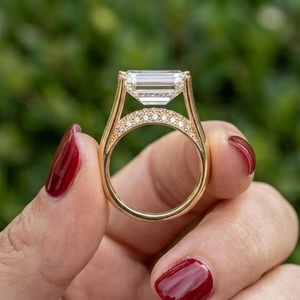 Anillo Solitario de Diamante Cultivado en Laboratorio de Alta Calidad, Corte Esmeralda, E VVS2 VS1, con Diseño de Banda Flotante - Product Image 3