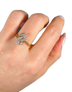 Belle bague en moissanite personnalisée en forme de bijoux de fiançailles en titane Hip Hop coupe diamant style accents en argent sterling - Product Image 1