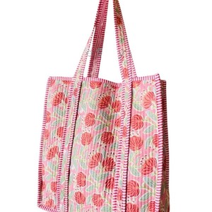 Sac fourre-tout matelassé en coton à imprimé léopard, fait main en Inde, pour femme, avec longue anse, motif estival, broderie à la main, porté épaule, hiver/printemps - Product Image 3
