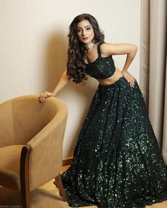 Lehenga Choli traditionnel d'hiver pour mariage, fête de Diwali, prêt pour l'été, en taffetas satiné, longueur ras du sol, matériaux recyclés, séchage rapide - Product Image 5
