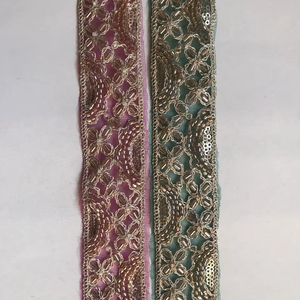 Exquisito Borde de Saree Floral Ecológico con Adornos Hechos a Mano, Lentejuelas Metálicas, Bordado de Precisión, 100% Poliéster Premium - Product Image 1