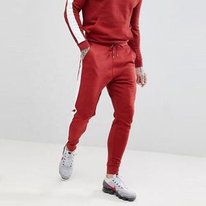 Ensemble de survêtement rouge à capuche pour homme, sweat-shirt à manches longues avec poches latérales, tenue décontractée d'automne, couleur unie, respirant, coupe régulière - Product Image 2