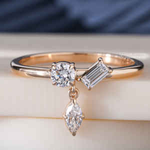 Anillo de Oro Amarillo de 14 Quilates con Diamantes Cultivados en Laboratorio de Múltiples Formas, Anillo de Lujo para Mujer con 3 Piedras de Corte Baguette, Marquise y Redondo, Calidad EF - Product Image 1