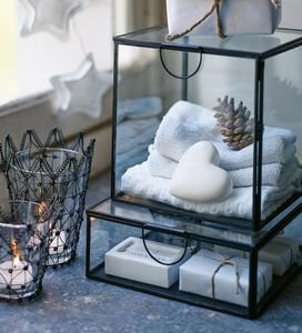 Boîtes de rangement décoratives en métal et verre faites à la main et personnalisées avec cadre métallique pour organiser les bijoux et les boîtes à bijoux en verre. - Product Image 3