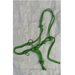 Harnais professionnel pour cheval avec 2 anneaux et corde de trelage, idéal pour l'écurie et le champ, équipement équestre - Product Image 1