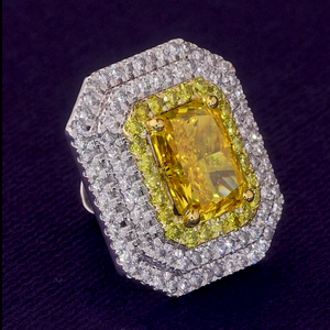 Nouvelle collection de boucles d'oreilles clous en or 18 carats avec diamants de laboratoire jaunes et blancs vifs et élégants pour femmes, bijoux raffinés - Product Image 3