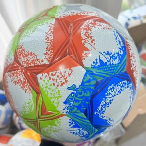 Balón de Fútbol Personalizado con Patrón Geométrico Azul y Negro, Impresión Serigráfica, Balón de Entrenamiento y Partido Resistente, Estilo Popular - Product Image 5