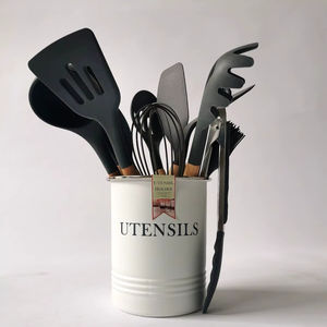 Porte-couverts rustique en métal pour la décoration de cuisine de style farmhouse, ajoutant du caractère et une solution pratique de rangement pour ustensiles - Product Image 1