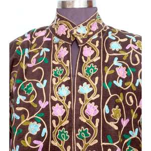 เสื้อแจ็คเก็ตฤดูหนาวสไตล์โบฮีเมียนสำหรับผู้หญิง งานฝีมือปักลายดอกไม้ ผ้าเนื้อนุ่มสีครีม งานเย็บปักถักร้อยหลากสีสันลายดอกไม้ - Product Image 2