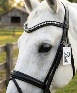Diadema de Cuero Negro con Cristales de Lujo para Caballo |   Diadema Ecuestre Hecha a Mano |   Adornos de Pedrería Premium para Exhibición - Product Image 4