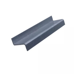 Poutre en acier de qualité supérieure Z Purlin 140*50*20*2.5 Profilé formé à froid pour les ossatures de bâtiments métalliques - Product Image 1