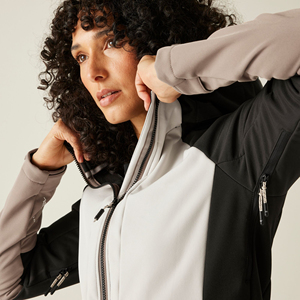 Chaqueta Softshell con Capucha Personalizada para Mujer, Informal para Exteriores, con Cierre Completo, Resistente al Viento, con Bolsillos Utilitarios, Ligera y de Alto Rendimiento - Product Image 5