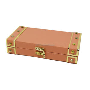 Boîte à bijoux abordable, organisateur de rangement décoratif pour bagues, boucles d'oreilles et cadeaux pour femmes - Product Image 1