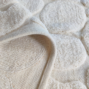 Alfombra de Lana Marroquí Anudada a Mano, Color Marfil, 6x9, Pelo Corto con Patrón de Guijarros en Relieve para Sala de Estar y Dormitorio - Product Image 3