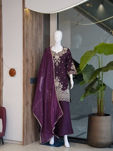 Traje Salwar de seda romana con bordado morado para mujer, para usar en bodas, disponible al precio más bajo de proveedor indio. - Product Image 4