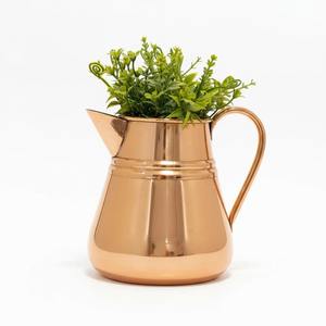 เหยือกทองแดงเคลือบผิวทนทาน เหมาะสำหรับการเสิร์ฟน้ำในครัวประจำวันและการรับประทานอาหารในครอบครัว ผลิตด้วยมือจากอินเดีย - Product Image 1