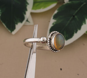 Anillo de Boda Solitario Clásico Boho Delicado Hecho a Mano con Ópalo Ovalado Engastado en Plata de Ley 925 Certificado - Product Image 6