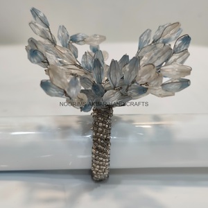 Anneaux de serviette de luxe haut de gamme, écologiques, design européen, avec perles et détails floraux en verre décoratif pour les fêtes - Product Image 4