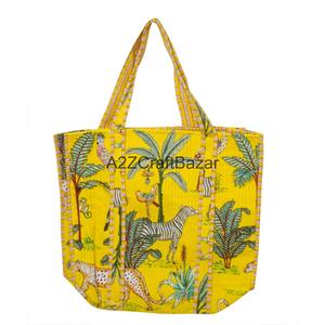 Grand sac fourre-tout matelassé en coton fait main, écologique, personnalisable pour femme, en toile, imprimé floral, pour la plage, les voyages d'été et le shopping - Product Image 3