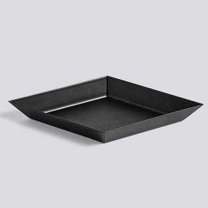 Plateau de service moderne en métal noir, fabriqué en acier thermolaqué, offrant une finition résistante aux rayures, un aspect élégant et durable - Product Image 1