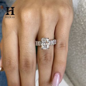 Anillo de Boda Moderno con Corte Esmeralda Alargado, Anillo de Aniversario con Racimo de Baguettes, Oro 10K 14K, Joyería Personalizada - Product Image 5