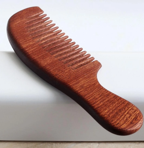 Peigne long en bois à dents fines, conçu pour un soin quotidien des cheveux, disponible à prix de gros. - Product Image 5