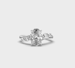 Anillo de Compromiso con Diamante Ovalado, Oro Blanco de 18K, Engaste de Garras, Bañado en Rodio, Regalo de Boda Clásico, Joyería Fina para Mujer - Product Image 1