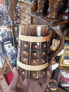 Mug à bière en bois poli fait main, personnalisé et gravé, style viking rustique médiéval, écologique et de collection - Product Image 3