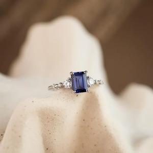 Anillo de Boda de Lujo con Diamante Cultivado en Laboratorio, Corte Esmeralda, Chapado en Oro sobre Plata 925, de Alta Calidad, con Certificado IGI - Product Image 1