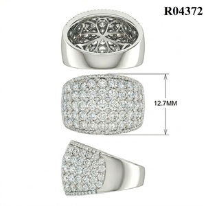 Bague Classique en Or Blanc 18 carats avec Diamant Naturel Rond Taille Brillant et Pavé Élégant pour Femme - Bijou de Fête et Cadeau - Product Image 6