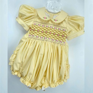 Vestido y pelele vintage para bebé niña con bordado floral y dobladillo con volantes - Product Image 4