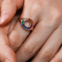 Bague en or jaune massif 14 carats avec saphir de laboratoire arc-en-ciel certifié IGI, taille baguette, sertie en canal, motif cercle sphérique, vente en gros