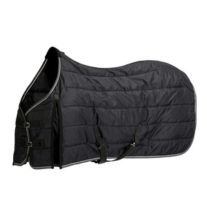 Couverture d'écurie imperméable écologique de haute qualité pour chevaux, avec logo personnalisé, en polyester et doublure en coton, pour l'hiver - Product Image 1