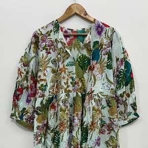 Vestido Kurti de Algodón Hecho a Mano: Túnica Boho con Estampado Floral Tropical - Product Image 2